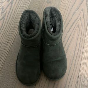 Ugg Mini Size 6
